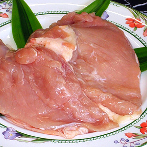 鶏肉 国産鶏ムネ肉はたっぷり700gの鶏むね肉です！柔らかうまい鶏肉 鶏ムネ肉 鶏むね肉♪ 鶏肉 鶏ムネ肉国産 焼肉 焼き肉 BBQ バーベキュー 業務用 家庭用 ご飯のお供 国産 食べ物