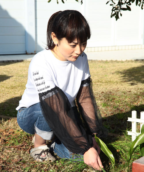 快適に作業ができ、虫にもさされしにくいアームカバー。 菜菜畑 虫よけ腕カバー ※2個で送料無料