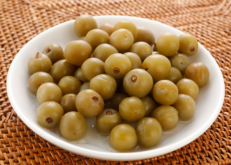 2021年春の オープニングセール 弁当 おにぎりに最適の塩辛さの 小梅漬けです 国産 カリカリ 無着色 小梅漬け 1kg 塩分14% 約340粒前後 小梅 S10 3h integrateja.eu integrateja.eu