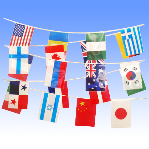店頭のディスプレイから祭り、運動会まで利用できる万国旗です。  ビニール製万国旗（大）～20ヶ国連続旗～