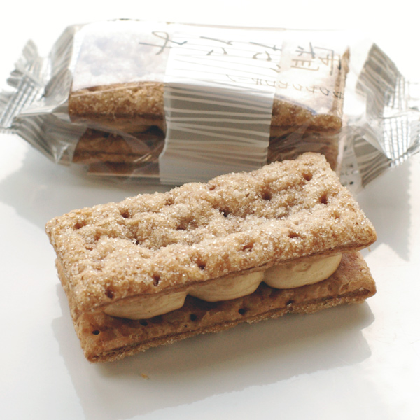 モカクリームをサクサクのパイでサンド！  六花亭 サクサクカプチーノ 霜だたみ 5個入