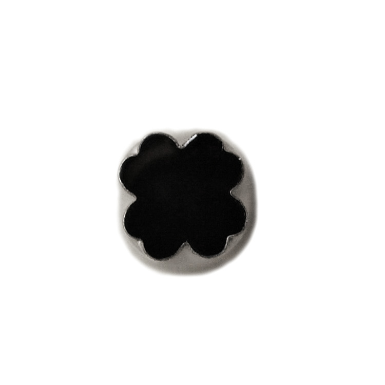 用途が多い、小粒サイズの抜き型です 和菓子 生抜き 極小 四葉 | 抜き型 型抜き ミニ 葉 葉っぱ 木の葉