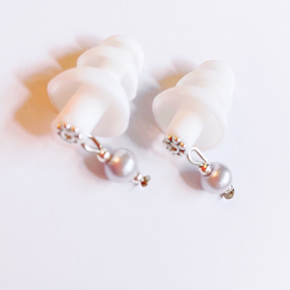 シンプル可愛いおしゃれ耳栓です シンプル グレー プチパール  耳栓 おしゃれ 耳栓 可愛い耳栓 コスチューム かわいい耳栓